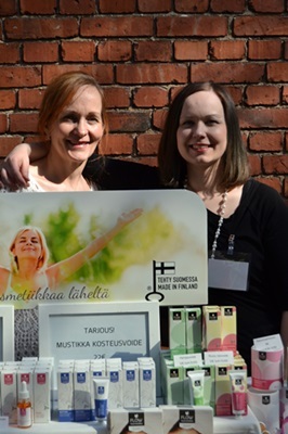 Riita und Suvi, 2013 / (c) www.flowkosmetiikka.fi